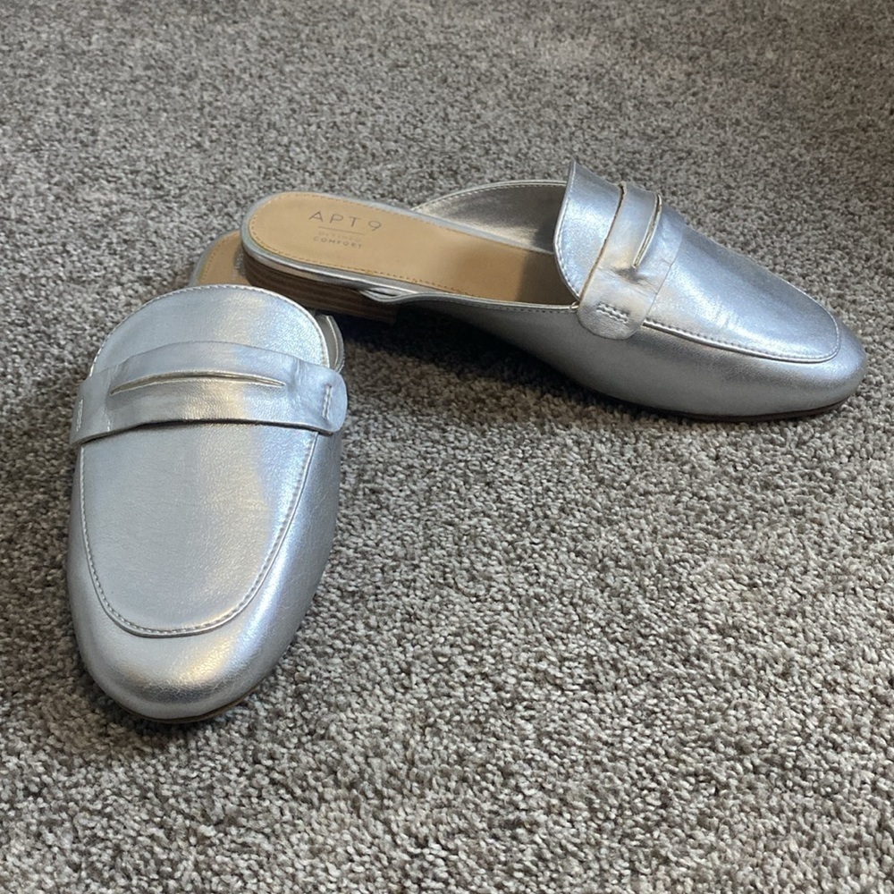 Apt 9 Women’s Silver Mules Shoes Sz 8 NWOT